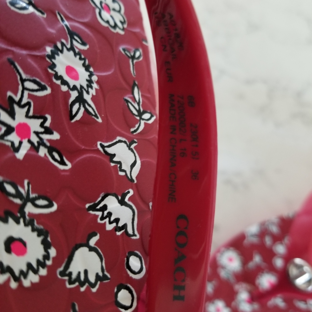 Coach Flip Flops - Picture 4 of 5